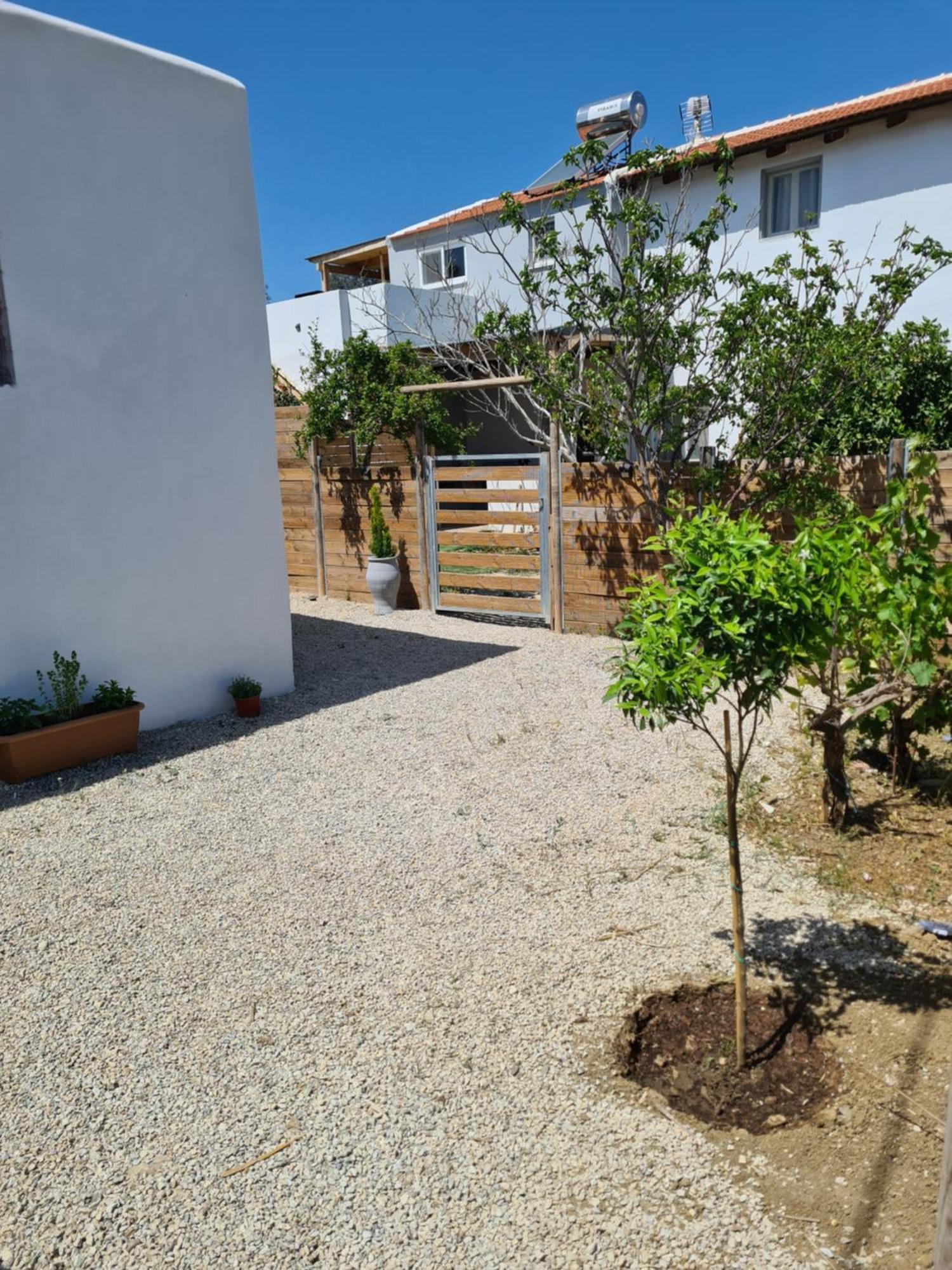 Lemonia Apartment With Yard Pitsidia Exterior foto